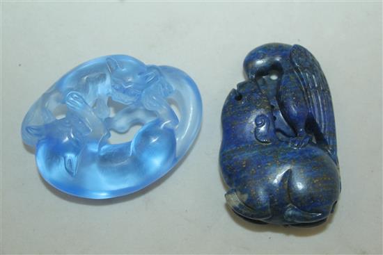 A Chinese lapis lazuli carving and a Chinese glass group, 5cm